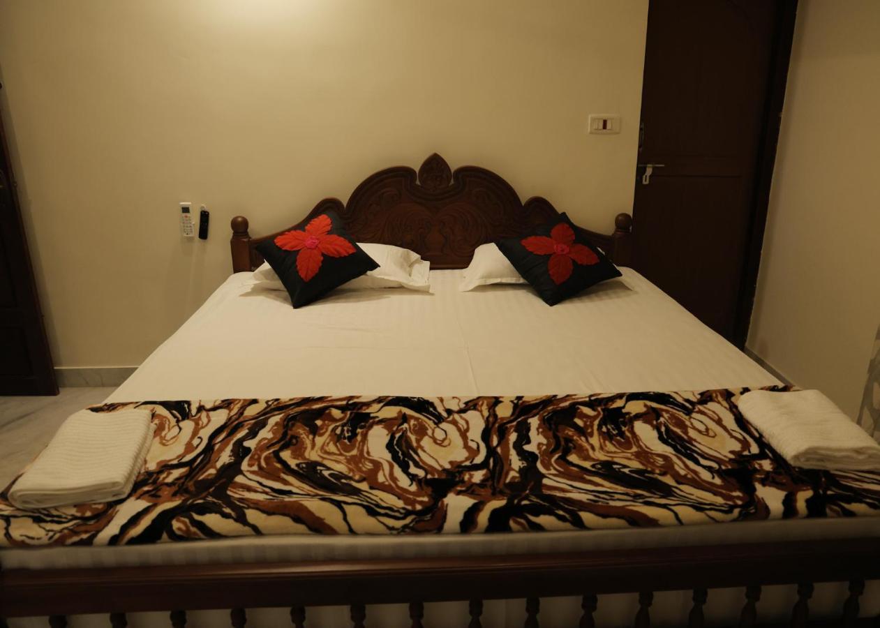 Malpans Mansion Hotel Nedumbassery Ngoại thất bức ảnh